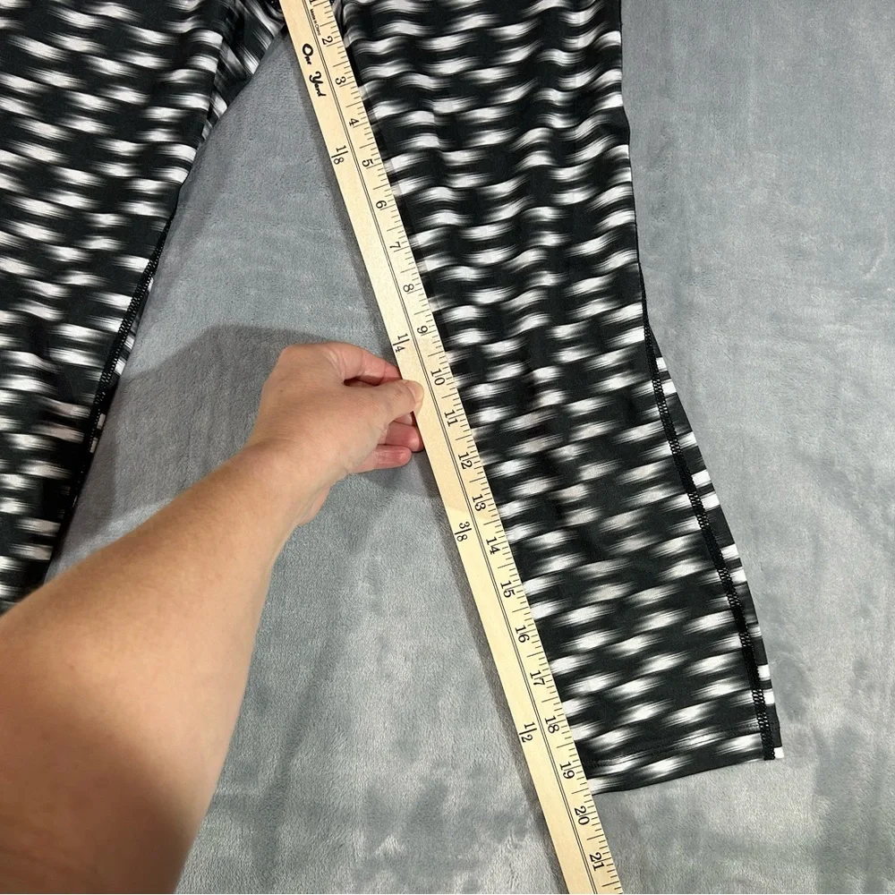 Nike Women Dri-Fit Capri Leggings Run Fast Live Fearless Urban Camo Size S - Picture 5 of 5